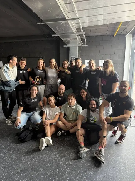 Atletas del Club BEÖRN reunidos antes de competir